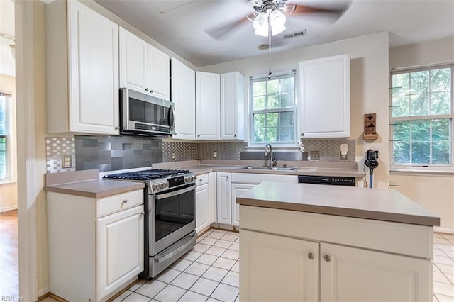 1209 Willow Creek Ct, Chesapeake, VA 23321 - kitchen with stainless steel appliances, a sink, ceiling fan, and backsplash