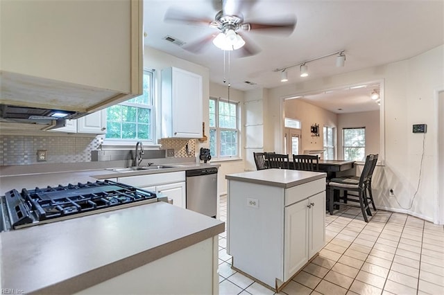 1209 Willow Creek Ct, Chesapeake, VA 23321 - kitchen featuring stainless steel dishwasher, a sink, a kitchen island, tasteful backsplash, and ceiling fan