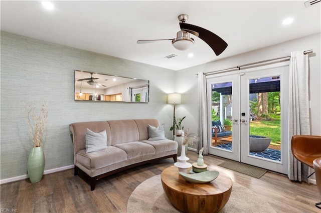 164 Nottingham Trl, Newport News, VA 23602 - living area featuring ceiling fan, wood finished floors, baseboards, recessed lighting, and wallpapered walls