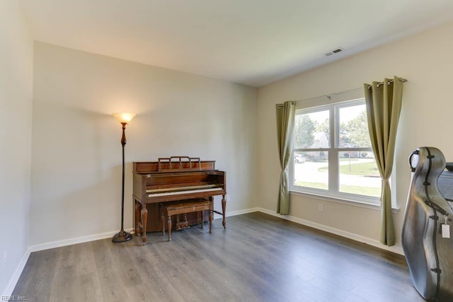 2825 Ridgeboard Pl, Chesapeake, VA 23323 - sitting room with wood finished floors and baseboards