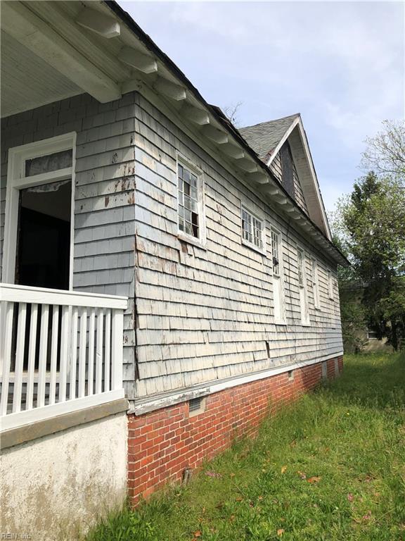 3122 Cape Henry Ave, Norfolk, VA 23509 - view of home's exterior featuring crawl space