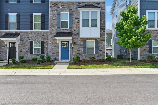 multi unit property featuring stone siding
