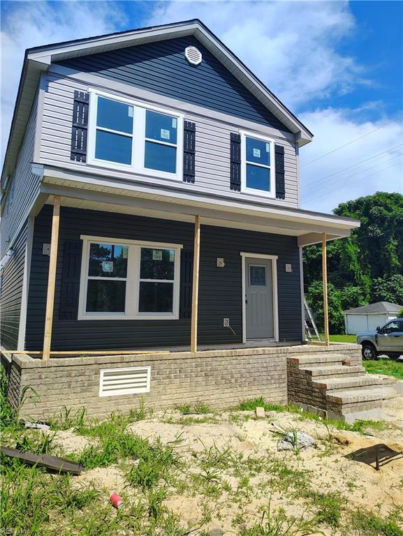 2118 Chesnut Ave, Newport News, VA 23607 - view of front of house with a porch
