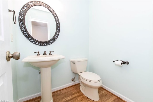 505 Plantation Rd, North, VA 23128 - bathroom with wood finished floors, toilet, and baseboards