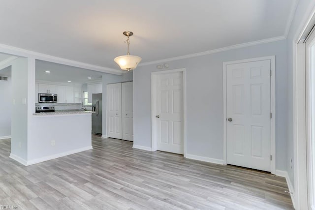 541 Mango Dr, Virginia Beach, VA 23452 - unfurnished living room featuring light wood finished floors, crown molding, baseboards, and recessed lighting