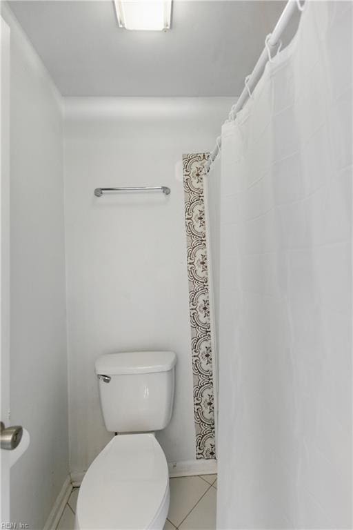 3531 Woodburne Dr, Virginia Beach, VA 23452 - full bathroom featuring tile patterned flooring, baseboards, toilet, and a shower with curtain