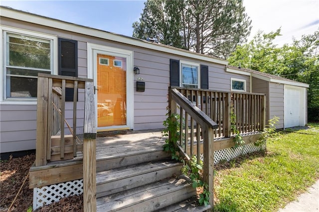 624 Highland Ct, Newport News, VA 23605 - property entrance featuring a deck