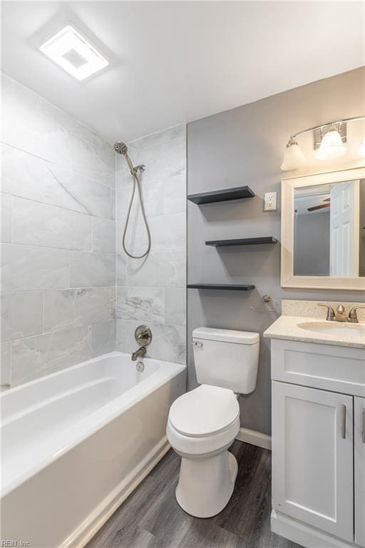 624 Highland Ct, Newport News, VA 23605 - full bath featuring wood finished floors, toilet, vanity, and bathing tub / shower combination