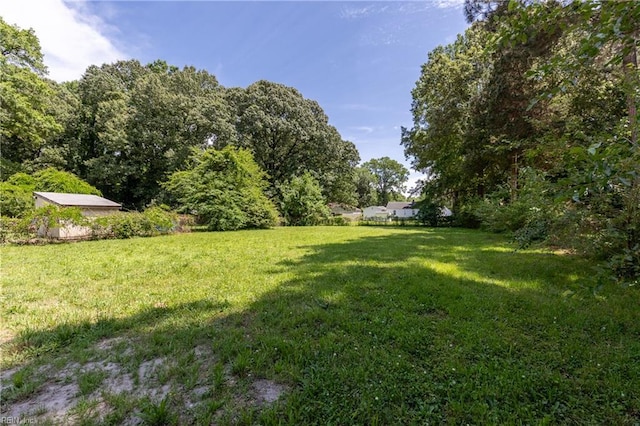 624 Highland Ct, Newport News, VA 23605 - view of grassy yard