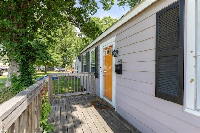 624 Highland Ct, Newport News, VA 23605 - view of wooden deck
