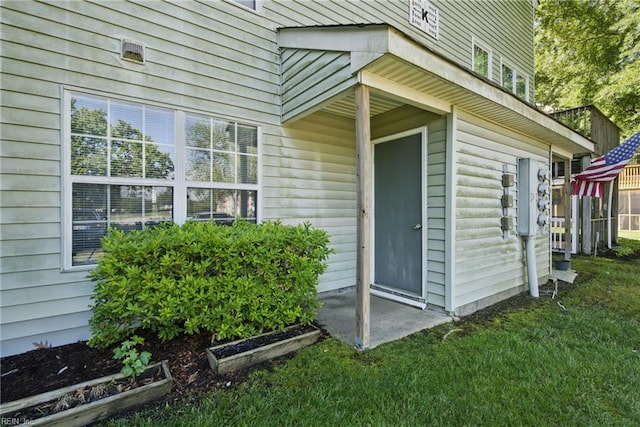 5165 Thatcher Way, Virginia Beach, VA 23456 - entrance to property with a yard and a patio