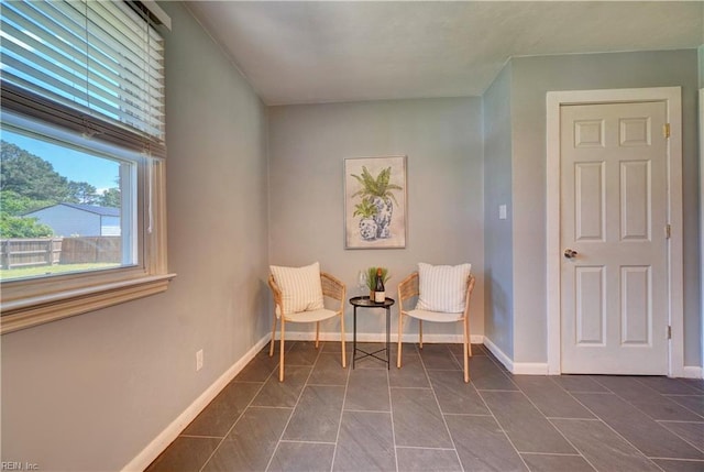 529 Warren Ave, Chesapeake, VA 23322 - sitting room with baseboards