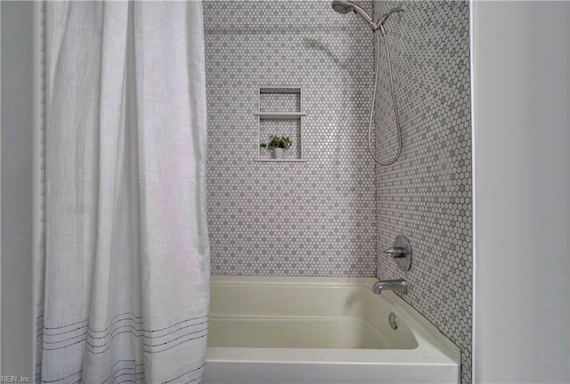 529 Warren Ave, Chesapeake, VA 23322 - bathroom with shower / bath combination with curtain