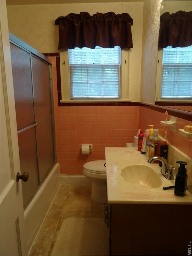 101 Lumar Rd, Smithfield, VA 23430 - bathroom with plenty of natural light, vanity, toilet, tile walls, and enclosed tub / shower combo