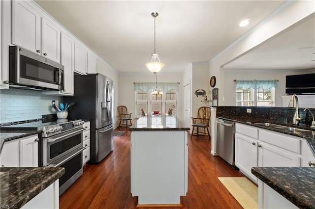 313 Preservation Reach Reach, Chesapeake, VA 23320 - kitchen with appliances with stainless steel finishes, a sink, crown molding, white cabinetry, and a kitchen island