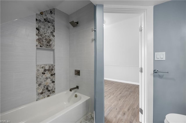 31 W Sunset Rd, Hampton, VA 23669 - bathroom with washtub / shower combination, toilet, wood finished floors, and baseboards