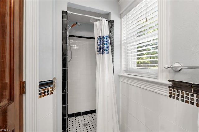 511 Brackenridge Ave, Norfolk, VA 23505 - bathroom with a tile shower
