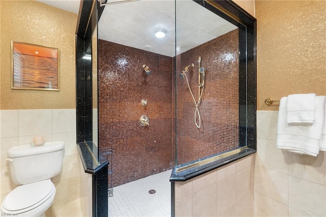 511 Brackenridge Ave, Norfolk, VA 23505 - bathroom featuring tile walls, toilet, a tile shower, and a wainscoted wall