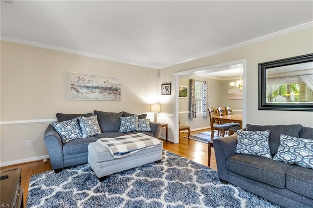 8 Assembly Ct, Newport News, VA 23606 - living room featuring wood finished floors, a chandelier, ornamental molding, and baseboards
