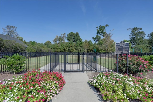 3304 Dodd Dr, Chesapeake, VA 23323 - surrounding community featuring a gate