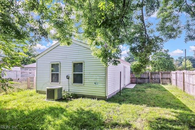 1342 W 39th St, Norfolk, VA 23508 - rear view of property with central AC