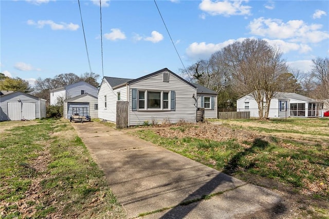 109 Sykes Ave, Portsmouth, VA 23701 - view of front facade featuring driveway and a detached garage