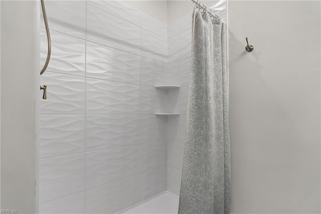 1028 W 36th St, Norfolk, VA 23508 - bathroom with a tile shower