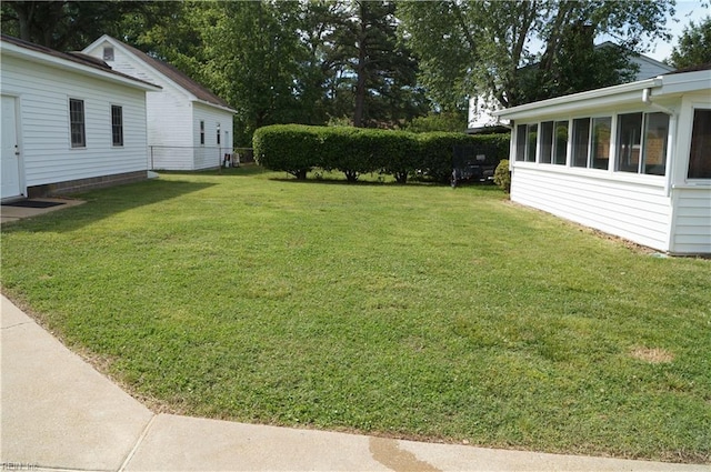 9 Chowning Dr, Hampton, VA 23664 - view of green lawn