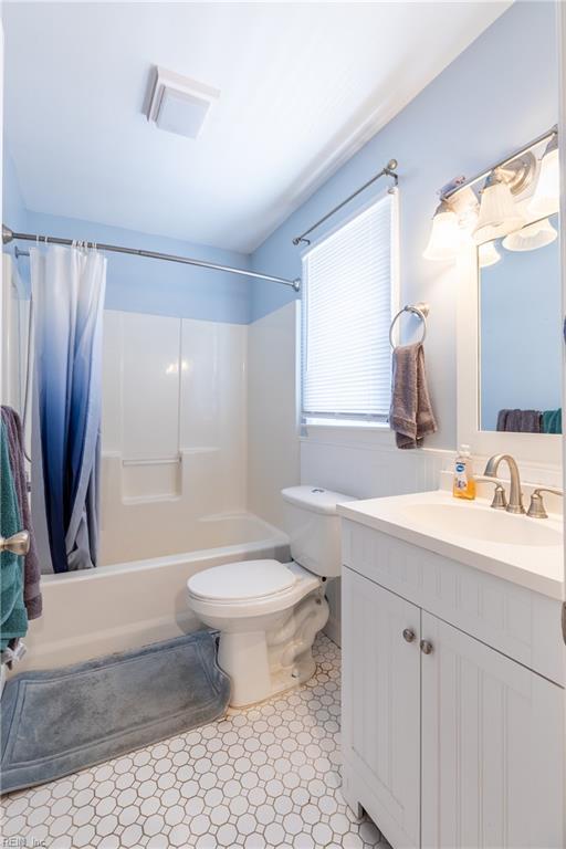 11 Thomas Athey Ct, Hampton, VA 23666 - bathroom with vanity, shower / bath combination with curtain, and toilet