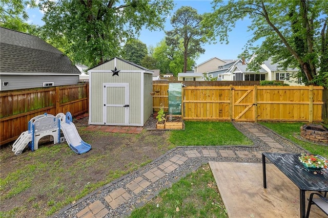 804 E Pembroke Ave, Hampton, VA 23669 - fenced backyard featuring a gate and a patio area