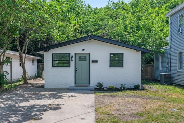 10 Hopkins St, Hampton, VA 23663 - bungalow featuring brick siding and central AC