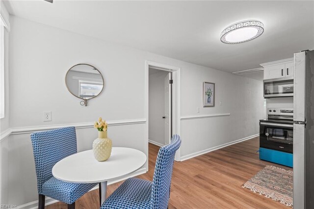 10 Hopkins St, Hampton, VA 23663 - dining area featuring light wood finished floors and baseboards