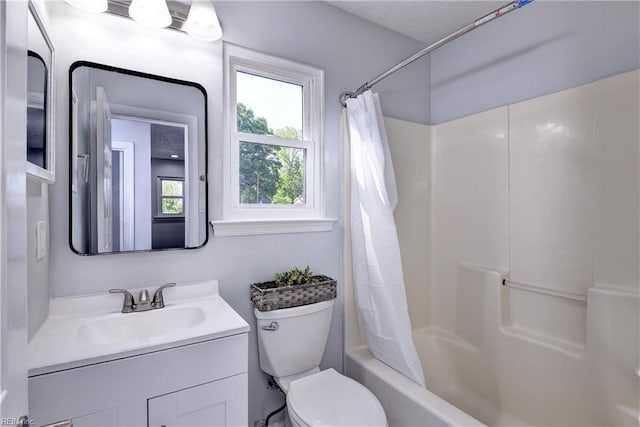 39 Morrison Ave, Newport News, VA 23601 - full bath featuring vanity, toilet, and shower / tub combo