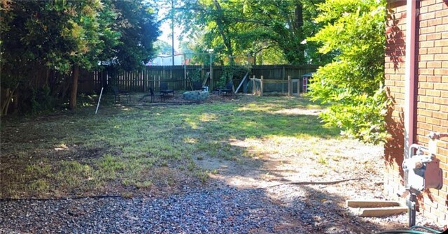 11 Greenwood Rd, Newport News, VA 23601 - view of yard