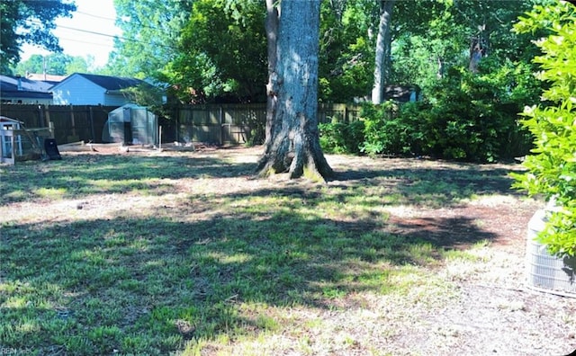 11 Greenwood Rd, Newport News, VA 23601 - view of yard