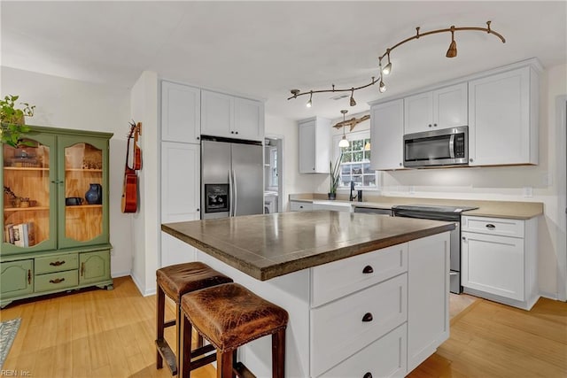 2305 Shorebird Ct, Chesapeake, VA 23323 - kitchen featuring appliances with stainless steel finishes, light wood finished floors, and white cabinetry