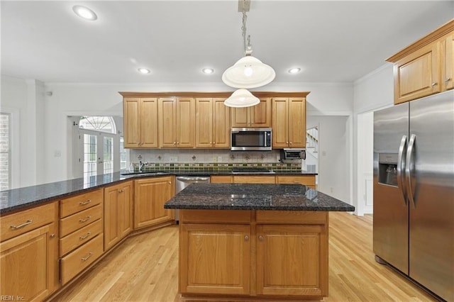 133 Mid Ocean, Williamsburg, VA 23188 - kitchen featuring appliances with stainless steel finishes, light wood-style flooring, ornamental molding, tasteful backsplash, and hanging light fixtures