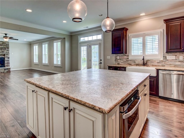 88 Alexandria Way, Carrollton, VA 23314 - kitchen featuring stainless steel appliances, a sink, plenty of natural light, recessed lighting, and ornamental molding