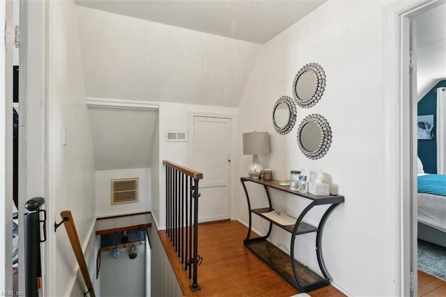 131 Robinson Rd, Hampton, VA 23661 - foyer featuring wood finished floors and vaulted ceiling
