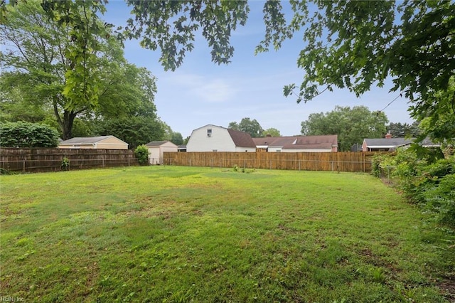 11 Redbud Ln, Newport News, VA 23602 - view of yard