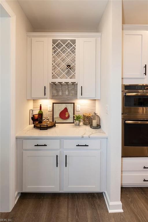 137 Preserve Way, Suffolk, VA 23434 - indoor dry bar with double oven, dark wood finished floors, and tasteful backsplash