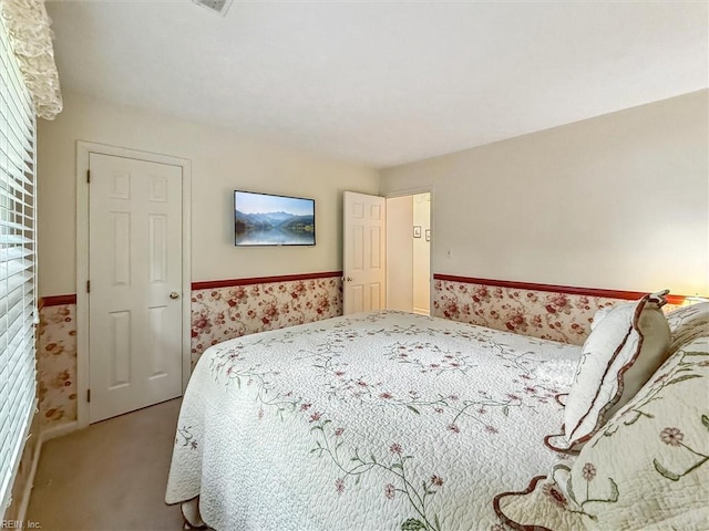 105 Stavenger Ct, Williamsburg, VA 23188 - bedroom with light colored carpet and wallpapered walls