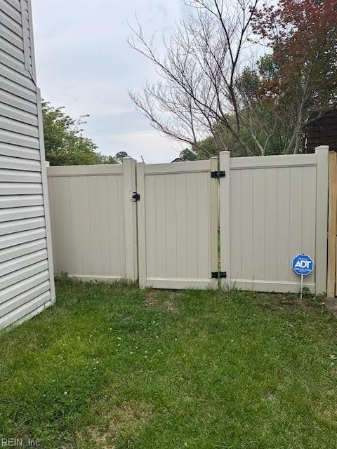 3509 Shawn Ct, Virginia Beach, VA 23453 - view of yard featuring a gate