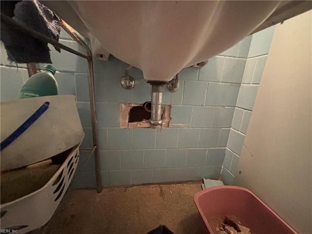 212 Breckinridge Ct, Hampton, VA 23666 - bathroom with concrete block wall