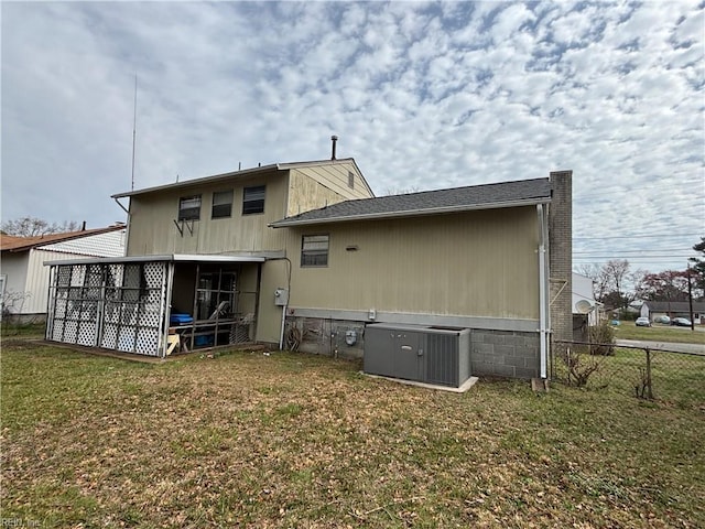 212 Breckinridge Ct, Hampton, VA 23666 - back of house featuring central AC