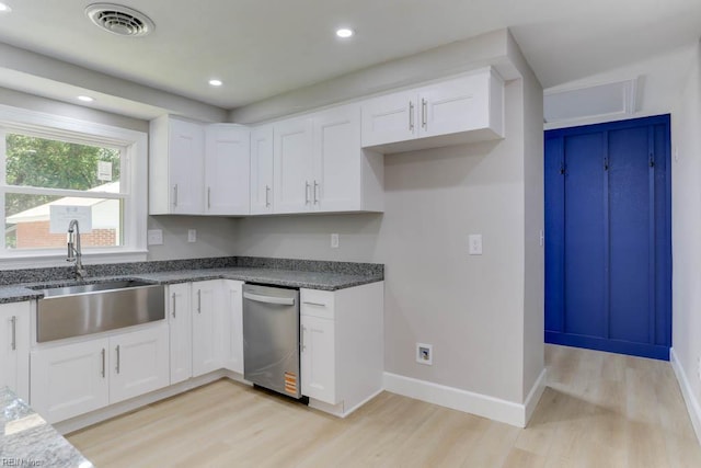 5833 Hedgerow Ln, Portsmouth, VA 23703 - kitchen featuring a sink, stainless steel dishwasher, light wood-type flooring, baseboards, and recessed lighting
