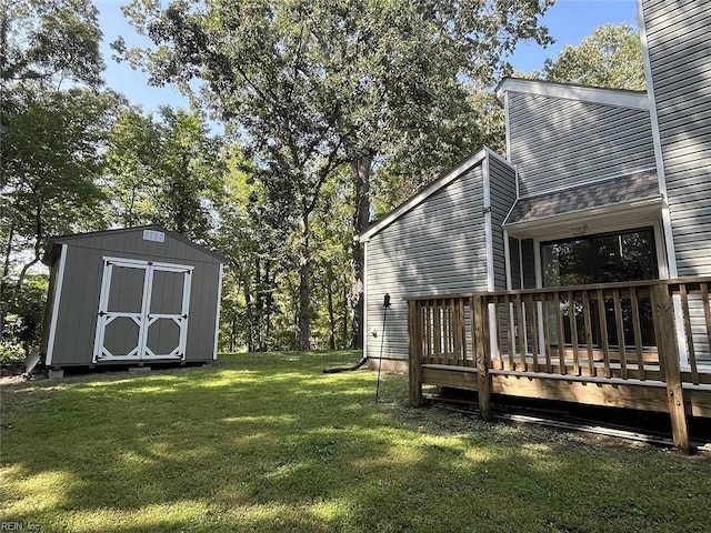 10104 Ogilvy Ln, Carrollton, VA 23314 - view of grassy yard with a deck