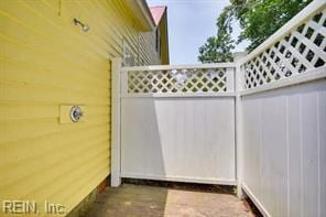 337 Juniper Cove Ln, Bohannon, VA 23021 - view of gate