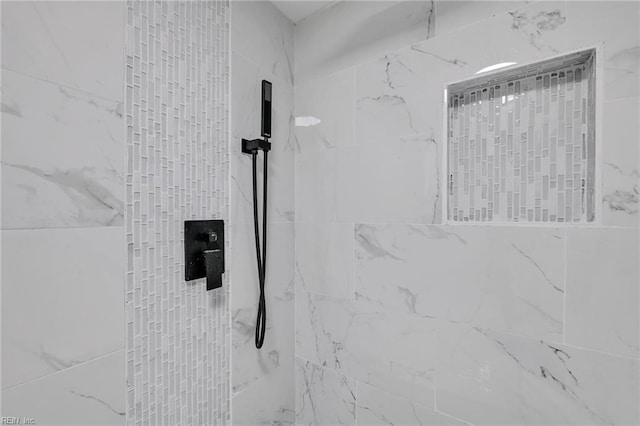 764 Greenway Rd, Suffolk, VA 23434 - detailed view of tiled shower