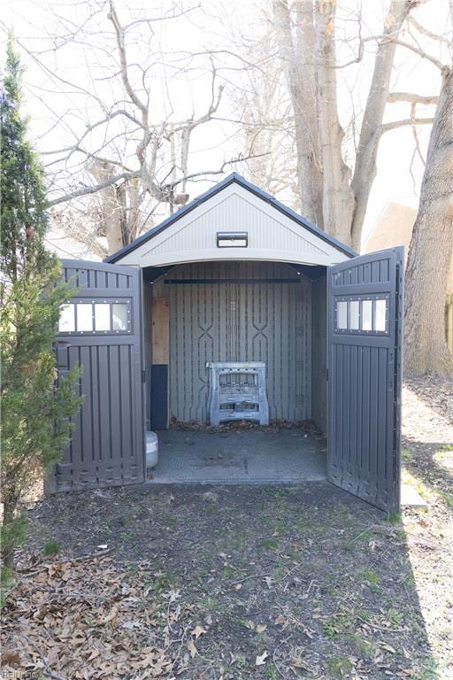 1932 Linster St, Chesapeake, VA 23324 - view of outdoor structure featuring a gate